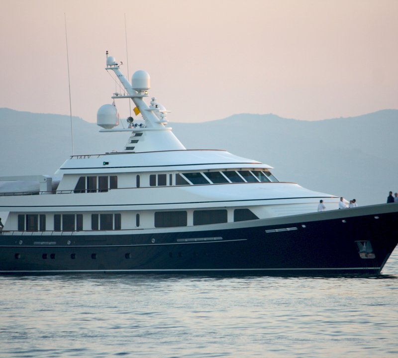 Yacht AURORA B, Feadship | CHARTERWORLD Luxury Superyacht Charters